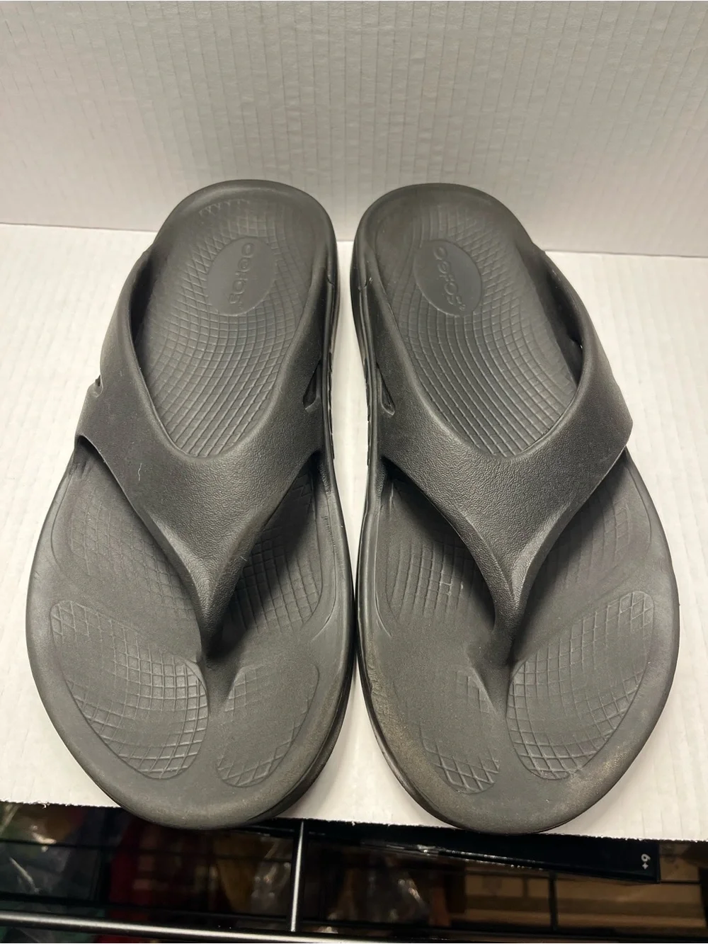 OOFOS Black Comfort Flip Flops M8-W10